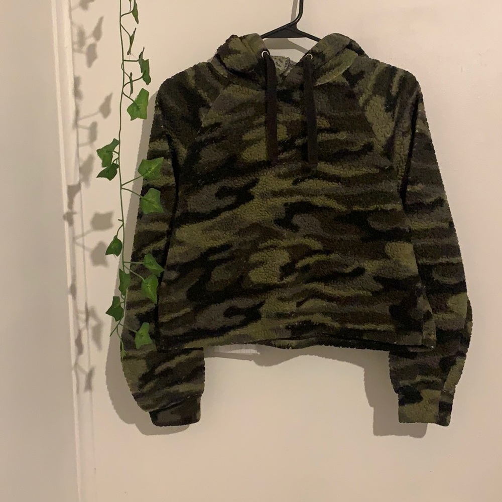 camo hoodie crop top
